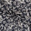 Polyestermix stof bedrukt bladeren navy - Van Mook Stoffen
